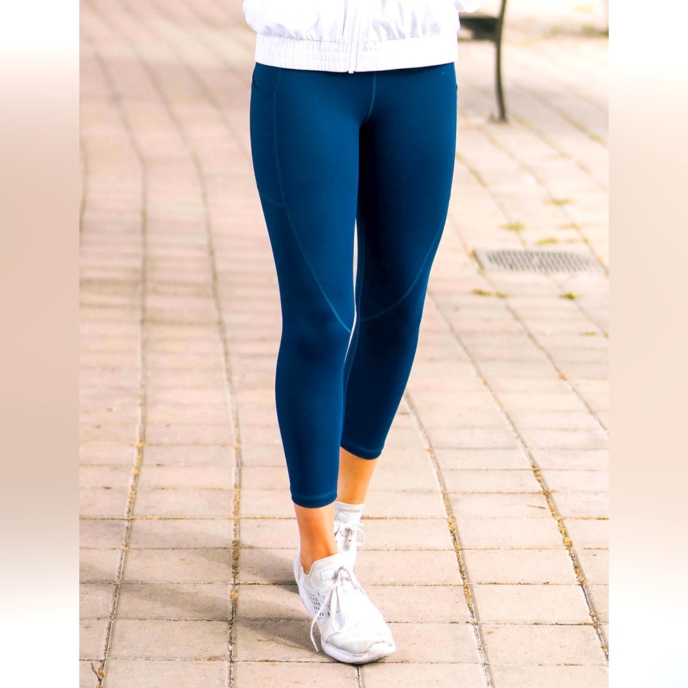 Zyia Navy Pocket Capri Hi Rise 20” Legging